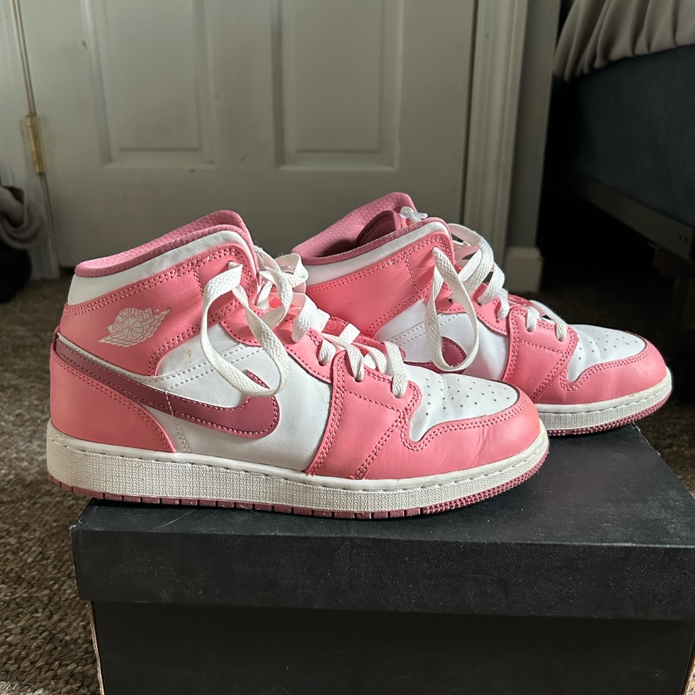 Air Jordan 1 Pink and White